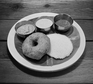 Idli +Vada(Chutney)