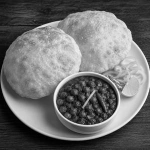 Chole Bhature [2 Pcs]