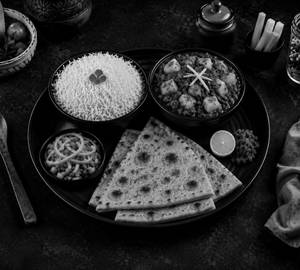 Aloo Palak Mini Thali Meal