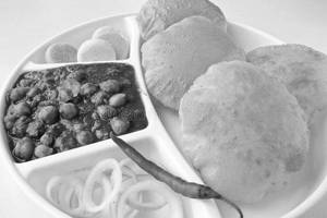 Poori Chole(4 Pcs)