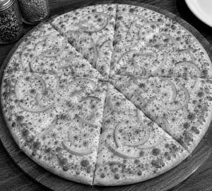 Onion pizza [medium]