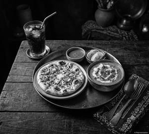 Stuffed Kulcha With Gravy And Aerated Beverage
