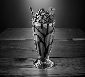Kit Kat Ice Cream Shake [Kit Kat Loaded]
