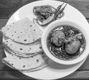 Phulka 2 Pecies + Egg Masala