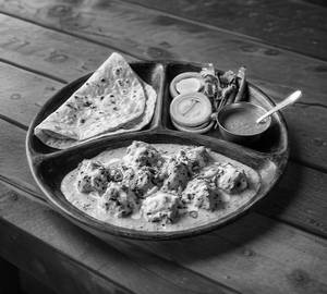 Malai Chaap + 2 Rumali Roti + Onion + Mint Sauce