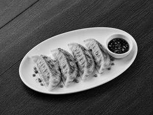 PAN FRIED CHICKEN GYOZA