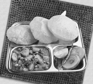 Heeng Aloo Poori Sabji