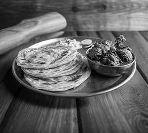 Parotta With Chicken Gravy