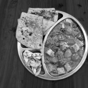 Phulka 2 pecies  + Kadaai Paneer Gravy