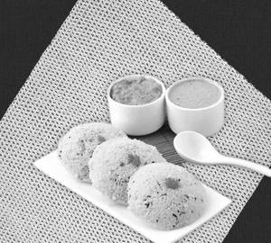 Rawa Idli With Coconut Chutney
