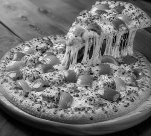 Onion And Capsicum With Paneer Pizza [Regular]