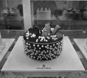 Kitkat chocoalte cake eggless [1 pound]