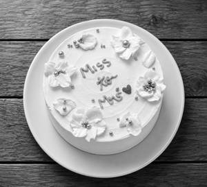 300 Grams Mild Yellow Flowers Cake