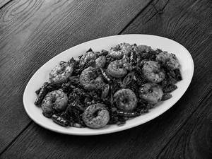 PRAWNS WITH CHILLI BASIL