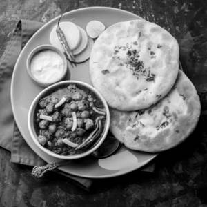 Paneer Chole Kulche