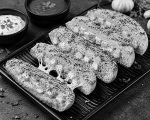 Paneer Tikka Stuffed Garlic Bread