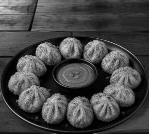 Veg Fried Momos [ 12 Pieces ]