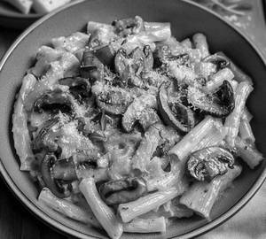 Mushroom and cheese mix sauce pasta