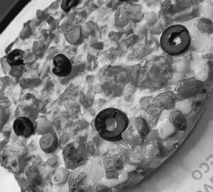 Veggie pizza with paneer
