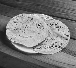 2 Phulka Plain Roti