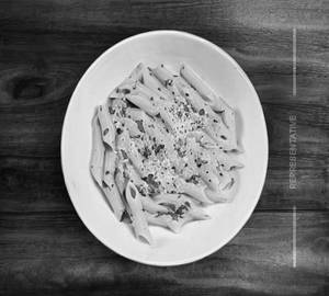 Hot Garlic Pink Sauce Pasta