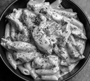 Chicken Alfredo white sauce pasta