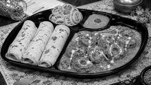 Gravy Chaap With 3 Roomali Roti
