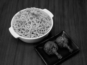 Classic Veg Hakka Noodles + Drums Of Heaaven 2pcs