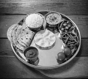 Shuddh Jain Satvik Thali (2 Gulab Jamun) - No Onion No Garlic