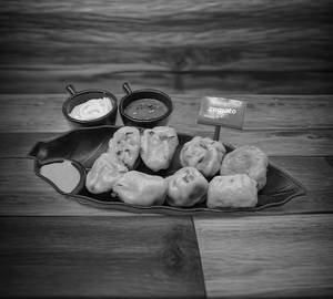 Veg Steamed Momos 8 pcs