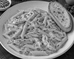 Pink Sauce Chicken Pasta With Garlic Bread