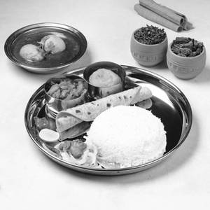 Egg Latpata Thali