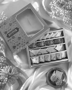 Pink 4 Line Sweet Box 01