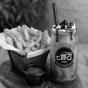 Black Currant Milkshake [250 ml] + Peri Peri Fries