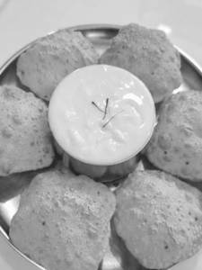 Shrikhand Puri (5 Pcs)