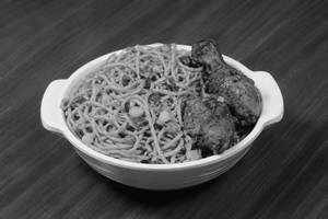 Veg Chilli Garlic Noodles + Drums Of Heaven 2pcs