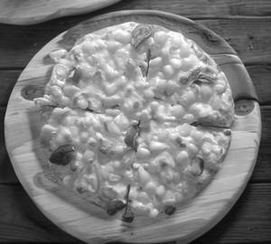 Corn and jalapenos pizza