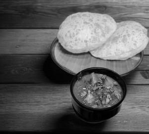 Puri With Chikken