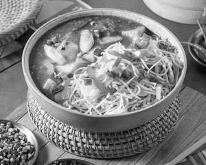Schezwan Paneer Noodles Bowl