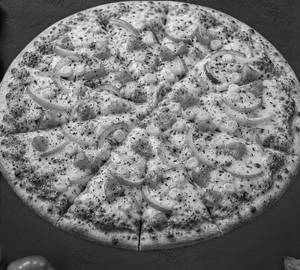 Onion corn tomato pizza with pepsi