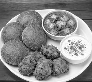 Vrat Paneer Sabji With 4 Kuttu Poori, 4 Kuttu Pakora & Dahi