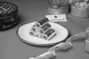Cashew Pista Roll