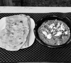 Butter Naan With Chicken Masala(4 Pcs)