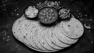 Chole Masala [500 Ml] With 10 Butter Roti And Salad