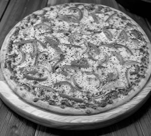 Capsicum onion tomato pizza with pepsi