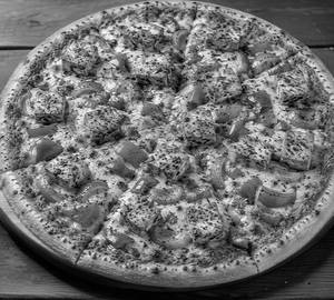 Special tandoori paneer pizza with pepsi