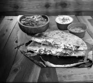 1 Paneer Stuffed Chur Chur Naan with Veg Gravy