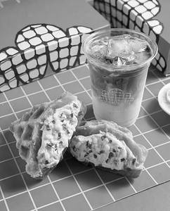 Chilli Garlic Cream Cheese Croffle & House Cold Coffee Combo