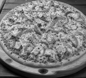 Paneer pizza with pepsi