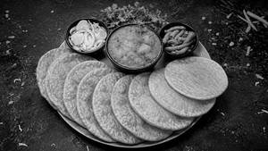 Aloo Gravy Sabji [500 Ml] With 10 Poori And Salad